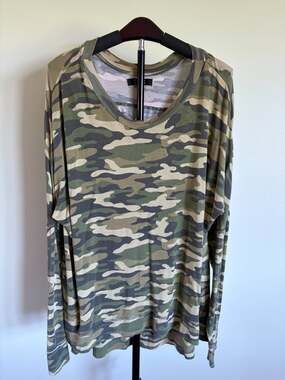 Kelly Renee Camouflage Top Womens Size XXL 2X Camo Long Sleeve Casual Pullover